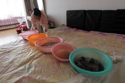 宝坻楼上漏水，住户失联，小区没物管，业主维权难！律师来支招……